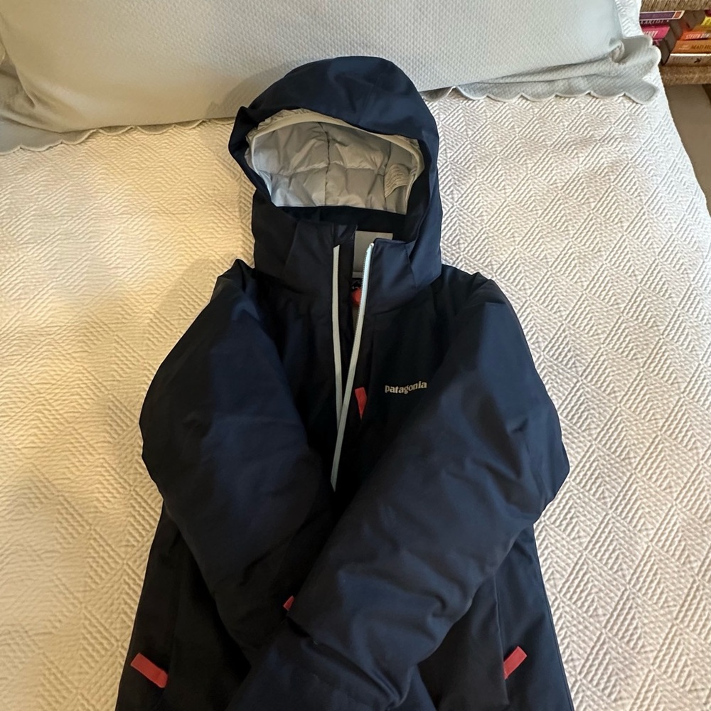 Girls Patagonia Powder Town Dark Blue insulated Ski Jacket with Hot Pink Accents